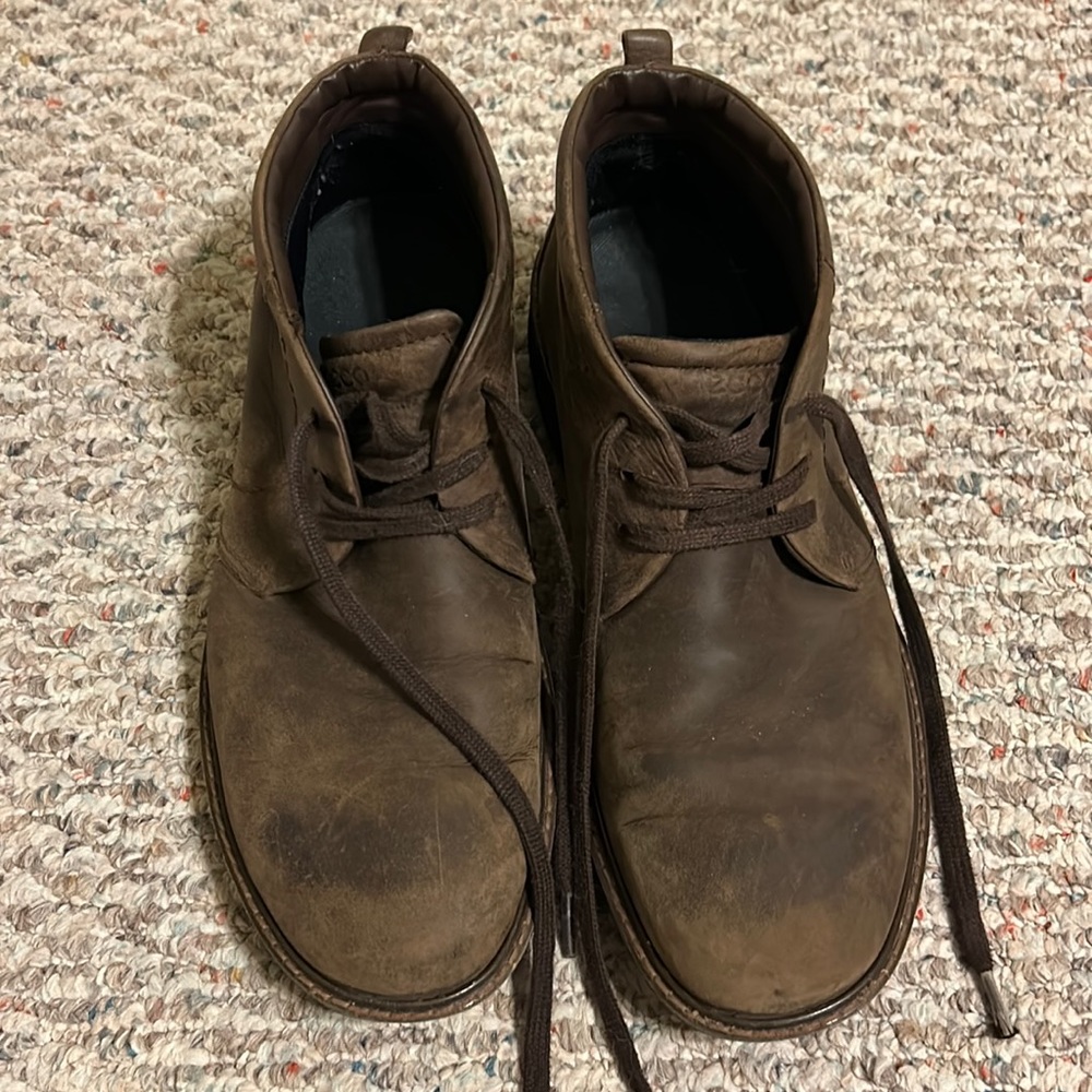 Men’s ECCO waterproof leather rubber sole chukka boots 🥾 size 10
